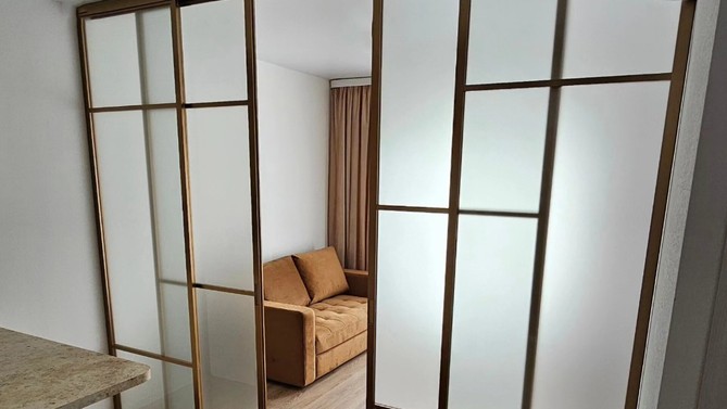 Перегородка в квартиру-студию Брусника, с матовым стеклом, в комнату, Арт.0260-02