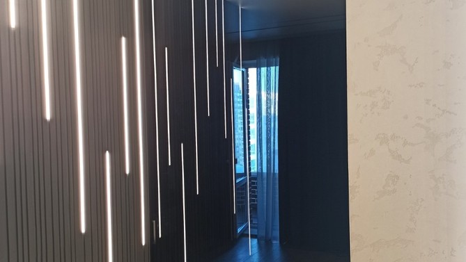 Межкомнатная перегородка в квартире, с доводчиком в прихожую, Арт.0006-02