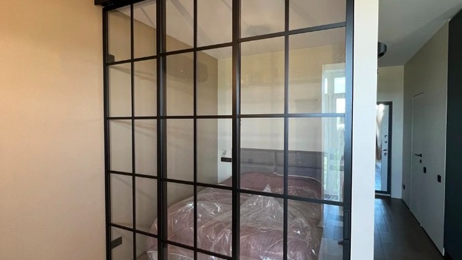 Межкомнатная перегородка Аскона, с прозрачным стеклом, с доводчиком в спальню, Арт.0021-01