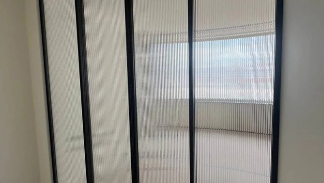 Стеклянная перегородка Komandor, с доводчиком в гардеробную, Арт.0025-05