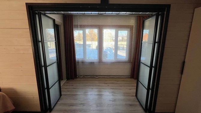 Складные двери Tesoro, с матовым стеклом, в гостиную, Арт.0033-01