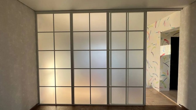 Межкомнатная перегородка Ягуар, с матовым стеклом, с доводчиком в спальню, Арт.0038-03