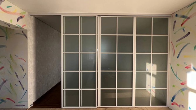 Межкомнатная перегородка Ягуар, с матовым стеклом, с доводчиком в спальню, Арт.0038-04