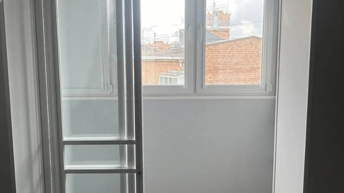 Перегородка Аристо, с прозрачным стеклом, на балкон, Арт.0045-03