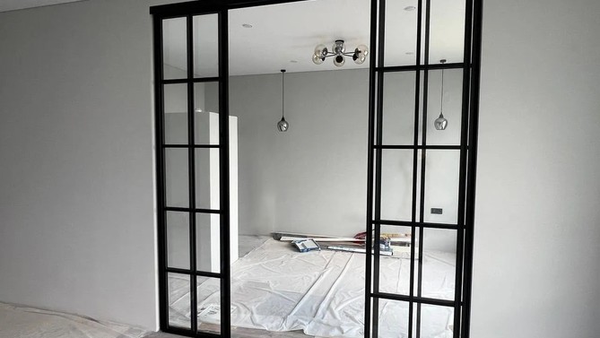 Межкомнатная перегородка Шатура, с прозрачным стеклом, с доводчиком Арт.0051-04