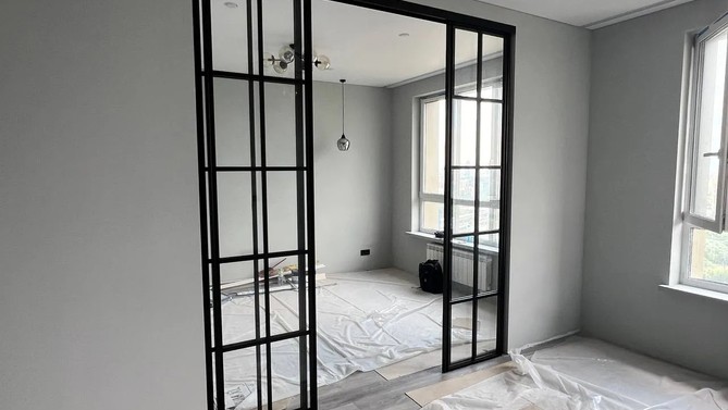 Межкомнатная перегородка Шатура, с прозрачным стеклом, с доводчиком Арт.0051-05