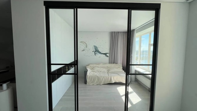 Межкомнатная перегородка Rondini, с прозрачным стеклом, с доводчиком в спальню, Арт.0064-01