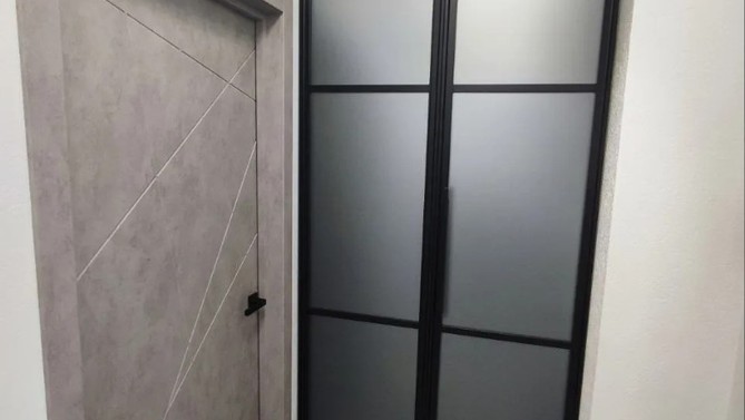 Складные двери НеоЛайн, с матовым стеклом, в гардеробную, Арт.0065-02