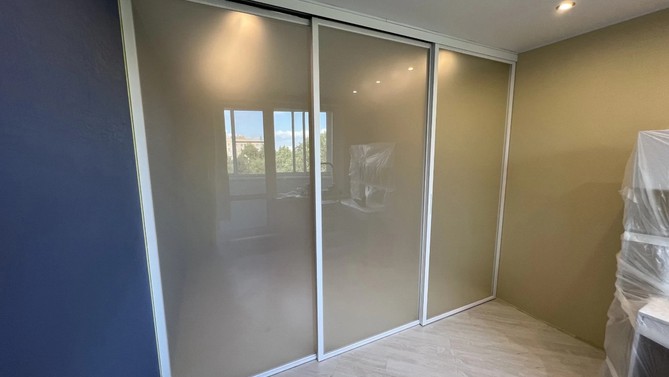 Межкомнатная перегородка Стеклоград, с матовым стеклом, с доводчиком в спальню, Арт.0092-01