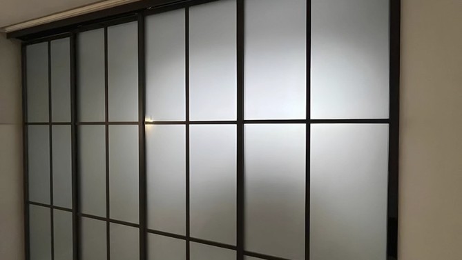 Каскадная перегородка Claroscuro, с матовым стеклом, с доводчиком в спальню, Арт.0101-04