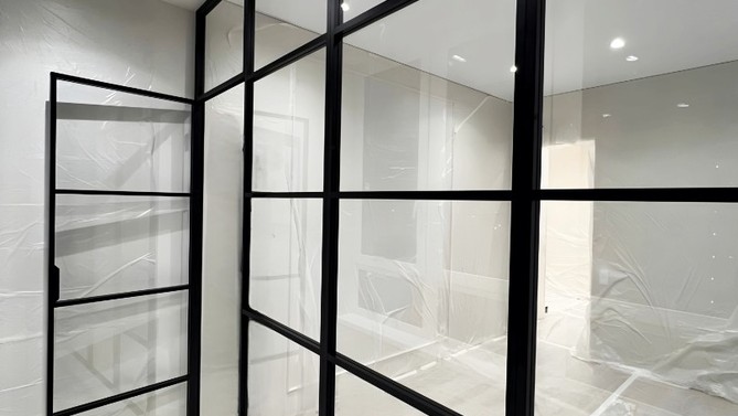 Статичная перегородка Ларвидж, с прозрачным стеклом, на балкон, Арт.0104-03