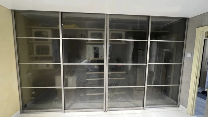 Межкомнатная перегородка Ambicioni, с прозрачным стеклом, с доводчиком в гардеробную, Арт.0143-01