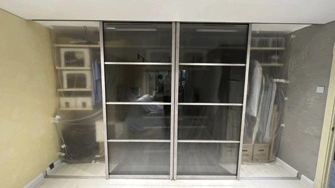 Межкомнатная перегородка Ambicioni, с прозрачным стеклом, с доводчиком в гардеробную, Арт.0143-02