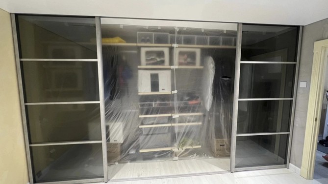 Межкомнатная перегородка Ambicioni, с прозрачным стеклом, с доводчиком в гардеробную, Арт.0143-04