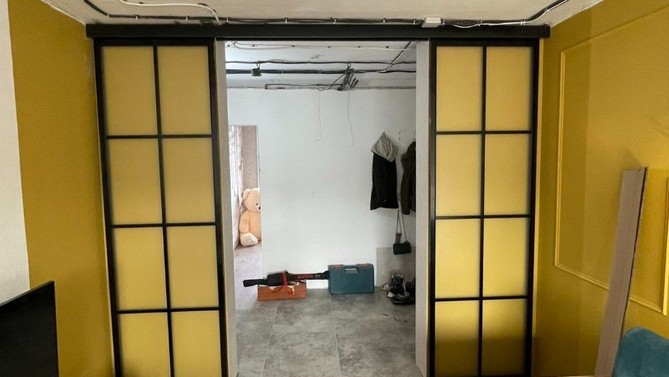 Подвесная раздвижная перегородка Chaired, с матовым стеклом, с доводчиком в гостиную, Арт.0184-02