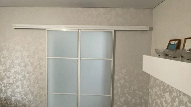 Подвесная раздвижная перегородка Radianz, с матовым стеклом, с доводчиком на кухню, Арт.0186-02