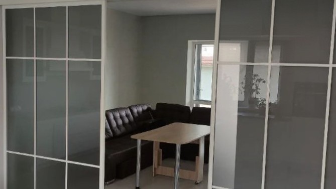 Межкомнатная перегородка СберСити, с матовым стеклом, с доводчиком в гостиную, Арт.0247-05