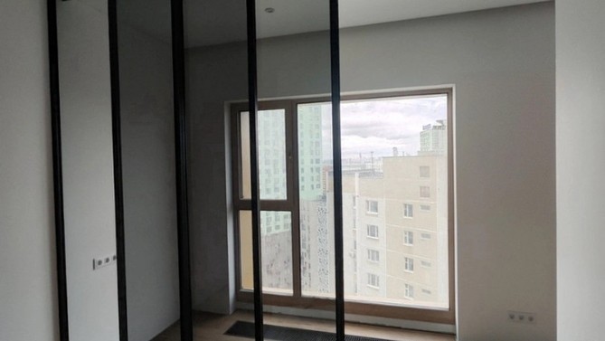 Межкомнатные подвесные двери Furny, с прозрачным стеклом, с доводчиком между комнатами, Арт.0305-02