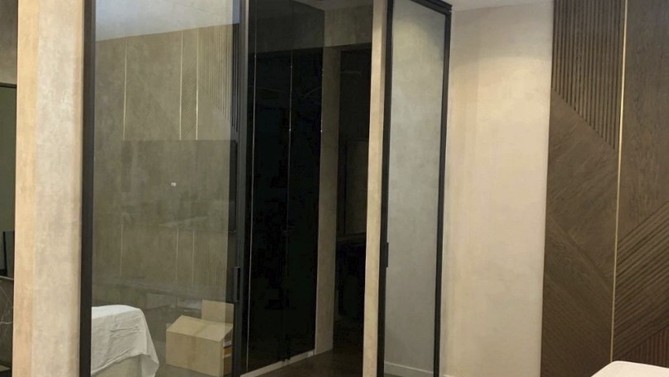 Перегородка Inmyroom из тонированного стекла, с доводчиком в гостиную, Арт.0570-02